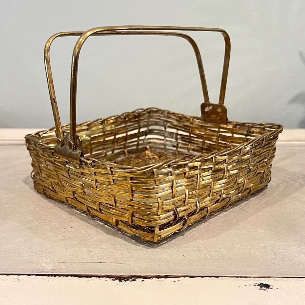 VINTAGE BRASS WOVEN BASKET WITH HANDLES - Picture 10 of 10